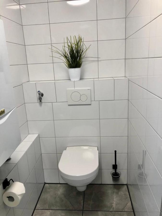 Dachgeschosswohnung mit Seeblick Ahrensbok Exterior foto